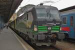 Am 6 Mai 2016 steht GySEV 193 245 mit ein IC nach Szombathely in Budapest-Keleti.