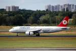Ein Airbus A320-232 (TC-JPR) der Turkish Airlines ist gerade in Berlin Tegel gelandet, 31.07.09
