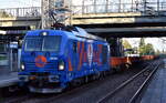 HRS - Hamburger Rail Service GmbH & Co. KG, Ahrensburg [D] mit der geleasten northrail Vectron Dual Lok  248 048 , Name:  Felly  [NVR-Nummer: 90 80 2248 048-1 D-NRAIL] und einem Gannzug angemieteter ERR Containertragewagen mit mobilen Sch�ttgutmulden von HRS am 07.09.26 Durchfahrt Bahnhof Berlin-Hohensch�nhausen.