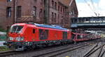 DB Cargo AG, Mainz [D] mit ihrer Vectron Dual Mode Light   249 057  [NVR-Nummer: 90 80 2249 057-1 D-DB] und einem langen Zug PKW-Transportzug (leer) am 28.07.26 H�he Bahnhof Hamburg-Harburg.