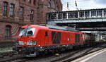 DB Cargo AG, Mainz [D] mit ihrer Vectron Dual Mode Light Lok  249 081  [NVR-Nummer: 90 80 2249 081-1 D-DB] und einigen Tankcontainern auf Tragewagen am 08.09.26 H�he Bahnhof Hamburg Harburg.