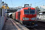 DB Cargo AG, Mainz [D] mit ihrer recht neuen Vectron Dual Mode Light Lok '249 109' [NVR-Nummer: 90 80 2249 109-0 D-DB] und vier Schiebewandwagen am 16.10.26 Durchfahrt Bahnhof Berlin Hohensch�nhausen.