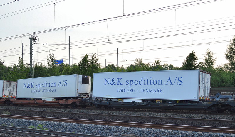 Zwei Danische Lkw Auflieger Der Sped N K Spedition A S Esbjerg Denmark Auf Taschenwagen Am 06 17 Hamburg Harburg Karow900 Startbilder De
